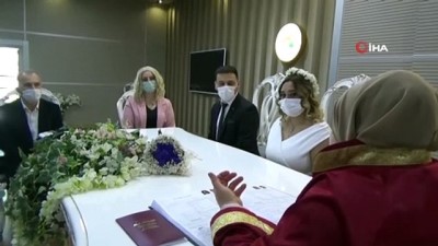 nikah tarihi -  Nikah dairelerinde korona virüs önlemli nikahlar kıyılıyor Videosu