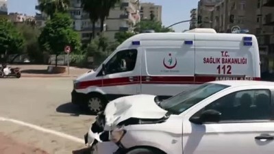 ticari arac - Otomobil ile hafif ticari araç çarpıştı: 4 yaralı - ADANA Videosu