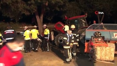  Otomobil kontrolden çıkıp önce ağaca sonrada traktöre çarptı: 2 ölü