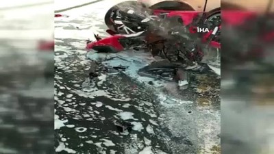 carpma ani -  Refüje çarpan otomobil devrildi Videosu