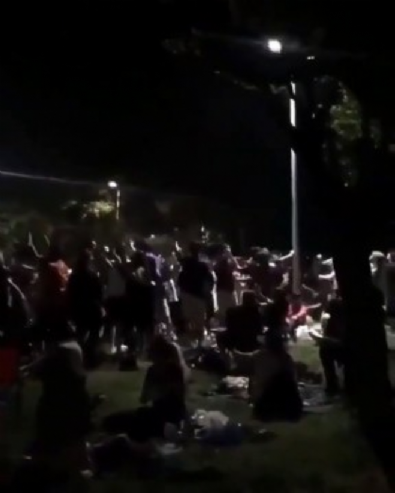 Sosyal mesafeyi hiçe saydılar!