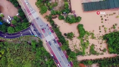 yildirim dusmesi -  - Çin'in güneyini vuran sağanak yağıştan 320 bin kişi olumsuz etkilendi
- Yıldırım düşmesi sonucu 1 kişi hayatını kaybetti Videosu