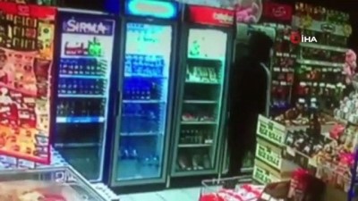 akalan -  'Görüşürüz canım' diyerek marketçiyi silahla gasp eden şahıs polisten kaçamadı Videosu