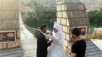  Gelinle damada altın yerine maske taktılar