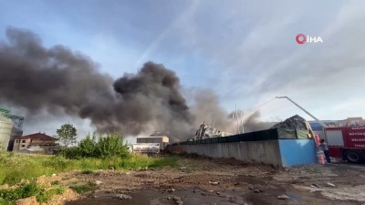  Geri dönüşüm tesislerinde çıkan yangın 3 saat sonra tamamen söndürüldü