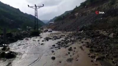  Giresun'da sağanak yağış karayolunu ulaşıma kapattı