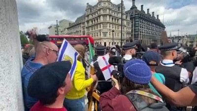 polis siddeti - İngiltere'de ırkçılık karşıtı gösteri - LONDRA Videosu