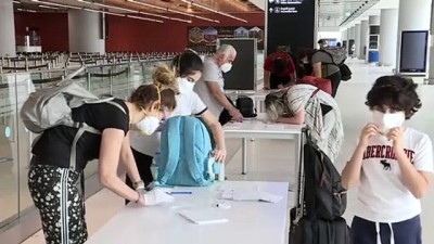 pasaport kontrolu - Kanada'daki Türk vatandaşları yurda getirildi - İSTANBUL Videosu