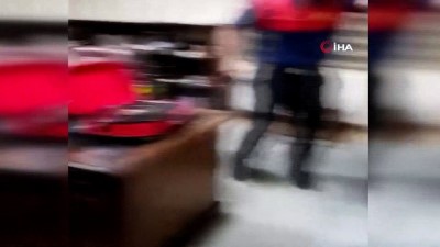  Kartonpiyerin arasında 2 yılan çıktı