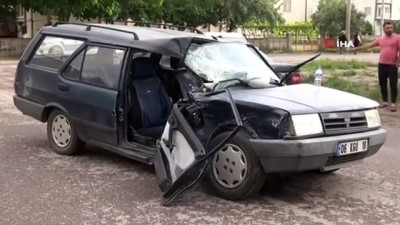 polis merkezi -  Minibüs ile otomobil çarpıştı: 3 yaralı Videosu