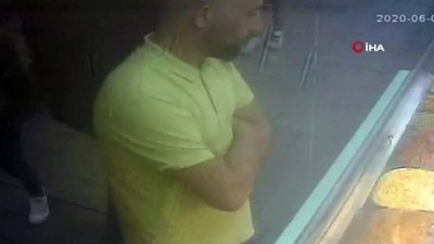  Ortaköy'de çöken yola vatandaşlar böyle düştü