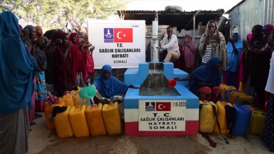 kuyular - Türkiye'de Kovid-19'la mücadele eden sağlık çalışanları adına Somali'de su kuyusu açıldı - İSTANBUL Videosu