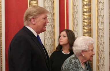 ingiltere - Kraliçe Elizabeth Donald Trump'ı aradı Videosu