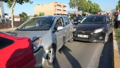 trafik polisi -  Ani fren 6 aracı birbirine kattı Videosu