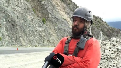 karayollari - Artvin-Erzurum kara yolunda tehlike arz eden kayalar temizleniyor Videosu