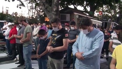 mazda -  Ayasofya önünde akşam namazı kılındı Videosu