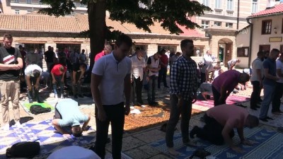 cuma hutbesi - Bosna Hersek camilerinde 'Srebrenitsa' hutbesi - SARAYBOSNA Videosu