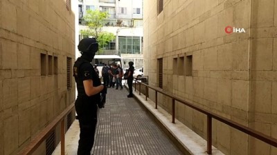 firari hukumlu -  FETÖ'nün 'Gaybubet Evleri'ne yapılan operasyonda gözaltına alınan Eski Daire Başkanı ve 14 kişi adliyeye sevk edildi Videosu