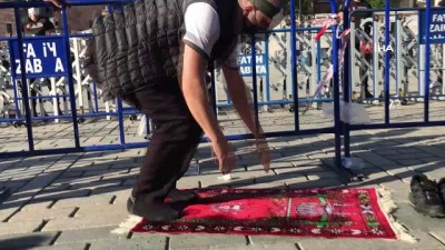 yabanci turist -  Karar sonrasında Ayasofya’da namaz kıldı Videosu