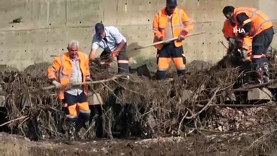 sel baskini -  Van’da meydana gelen sel, tren yolu ve tarım arazilerine zarar verdi Videosu