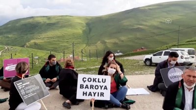 savunma hakki - Ardahan Barosundan Atatürk silüeti önünde 'çoklu baro düzenlemesi' protestosu Videosu