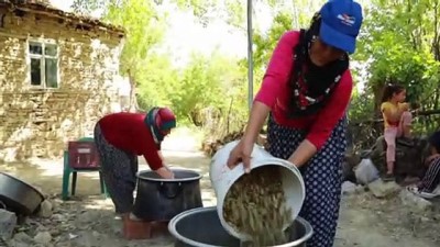 haziran ayi - Enerji deposu dut pekmezi için yoğun mesai - BİNGÖL Videosu