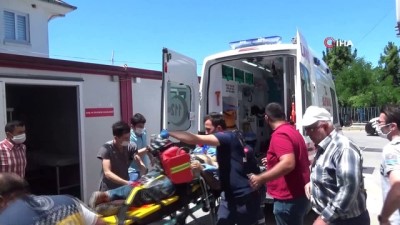 yol calismasi -   Tankerin altında kalan karayolları işçisinin ayakları koptu Videosu