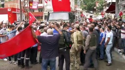 polis ozel harekat -  Operasyondan dönen jandarmayı kurban keserek karşıladılar Videosu