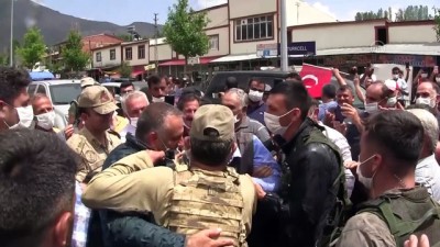 teror operasyonu - Operasyondan dönen Mehmetçik ve PÖH'ü kurban keserek karşıladılar - ERZURUM Videosu