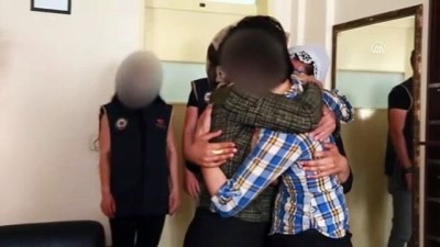 sinir karakolu - PKK'lı kadın terörist ikna çalışması sonucu Suriye sınırında teslim oldu - ŞIRNAK Videosu