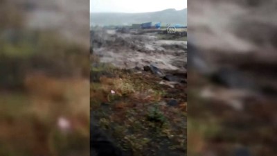 karantina - Sağanak nedeniyle etkili olan sel karantinadaki köyde hasara yol açtı - KARS Videosu