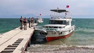 a haber - Van Gölü'nde batan teknedeki cesetlerin çıkarılması çalışmalarına ara verildi Videosu