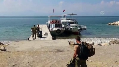 helikopter - Van Gölü'nde batan teknedeki cesetlerin çıkarılması için çalışmalar sürüyor Videosu