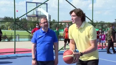 milli basketbolcu - Bakan Kasapoğlu, milli basketbolcu Cedi Osman'ı ağırladı - ANKARA Videosu