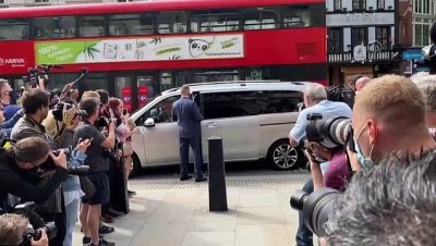 mahkeme binasi - Johnny Depp'in The Sun gazetesini mahkemeye vermesiyle ilgili duruşma devam ediyor - LONDRA Videosu