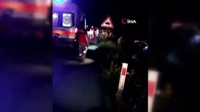 akaryakit istasyonu -  Tıra çarpan otomobil yoldan çıktı : 1’i ağır, 2 yaralı Videosu