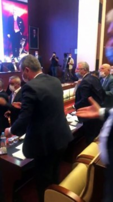 skandal - CHP, Belediye Meclisi'ni dağbaşı sandı! Videosu