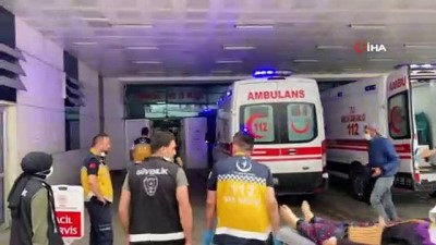saglik ocagi -  Düzce'de kontrolden çıkan araç kaldırımdaki anne ve çocuklarına çarptı: 2’si ağır 5 yaralı Videosu