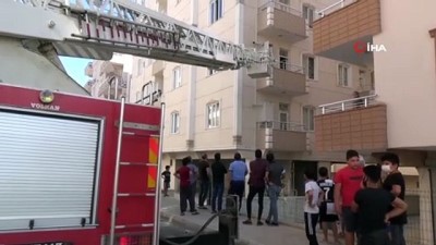 itfaiye merdiveni -  Evde kilitli kalan ikizler mahalleli ve itfaiyeyi alarma geçirdi Videosu