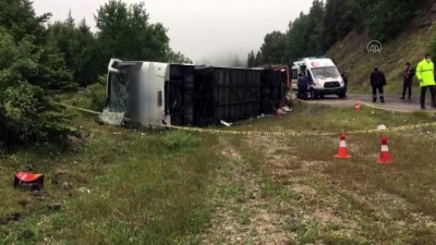 yolcu otobusu - Kastamonu'da yolcu otobüsü devrildi: 13 yaralı Videosu