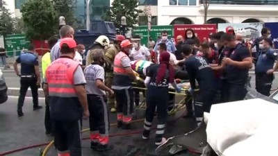 saglik ekibi -  Bağcılar’da korkunç kaza: 3 yaralı Videosu