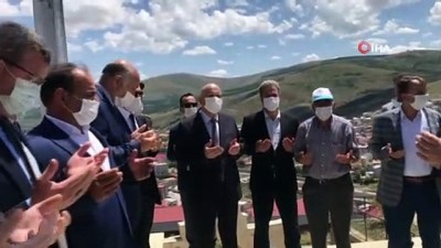 mezarlik ziyareti -  Bayburt ve Erzincan’da şehitler dualarla yad edildi Videosu