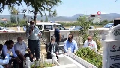 helikopter -  Genelkurmay Başkanlığı önünde şehit edilen Hukuk Fakültesi son sınıf öğrencisi Naci Ağaroğlu mezarı aşında anıldı Videosu