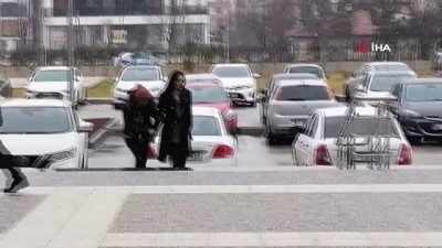 kadin siginma -  3 kilo 894 esrarla yakalanan kadından ilginç savunma: 'Bu işi yapmasaydım kötü yola düşecektim” Videosu