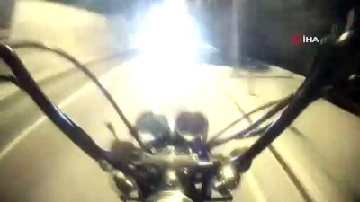 kagit toplayicisi -  İstanbul’da motosikletli ile kağıt toplayıcısının çarpıştığı kaza kamerada Videosu