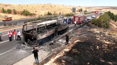 yolcu otobusu -  Şanlıurfa'da yolcu otobüsü yanarak kül oldu Videosu