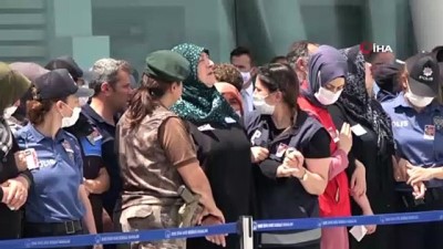 sehit yakinlari -  Şehidin naaşı memleketi Sivas’a ulaştı Videosu
