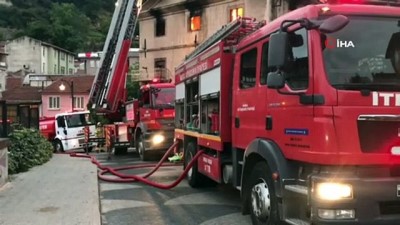 tarihi bina -  Tarihi binada ki yangın paniğe neden oldu Videosu