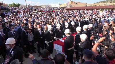 cami bahcesi -  İçişleri Bakanı Süleyman Soylu şehit tabutuna omuz verdi Videosu