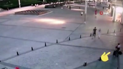 kacis -  İngiliz turistin çantasını “kapkaç” yapan 2 kişi yakalandı...Kapkaç anı kamerada Videosu